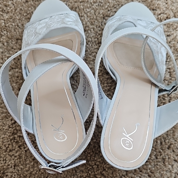 It's OK Elegant Lace Strap Women's Sandals in Gray Size 11m - Picture 4 of 8
